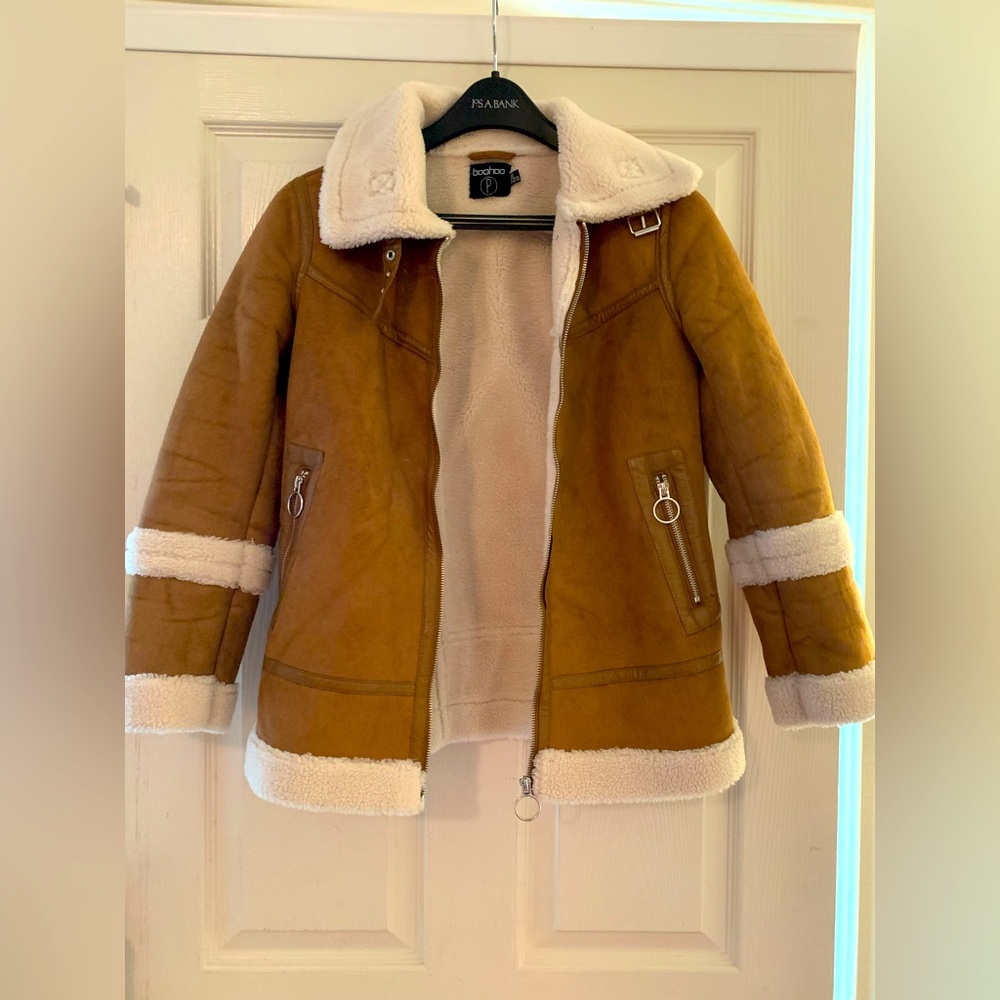 Cute jacket beige and white, very soft, size 2